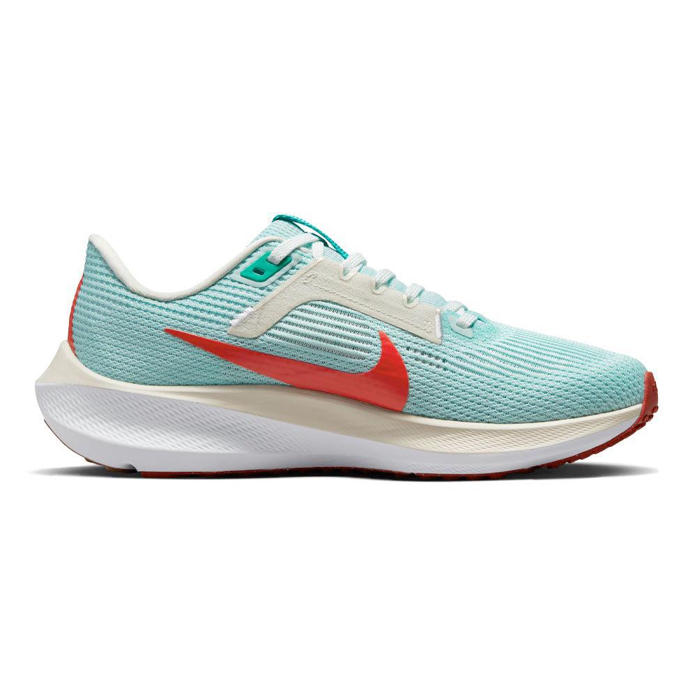 Women's Nike Pegasus 40, Jade Ice/Picante Red-White-Sea Glass, 9 B Medium